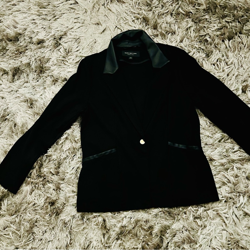 Andrew Marc New York Black Tailored Blazer with Leather Look Colar
